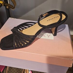 Black Knotted Strap Sandals